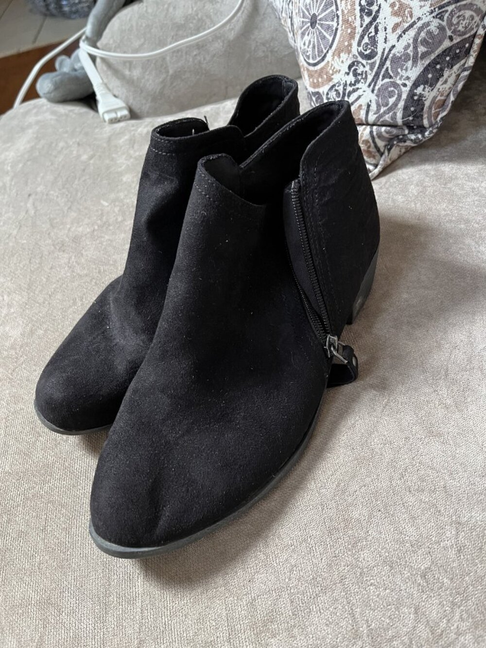 Arizona Size 9 Ankle Booties with Side Zipper